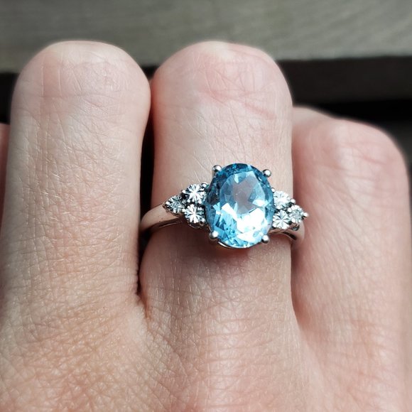 Size 8 Sterling Silver Beautiful Oval Topaz With Diamonds Ring - Picture 4 of 8